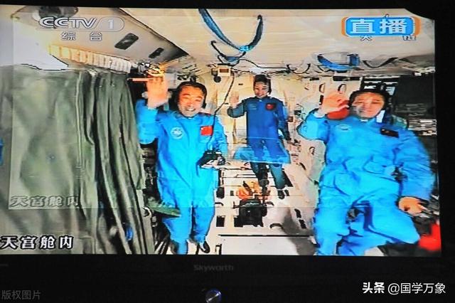 中国航天英雄王亚平的励志故事，被誉为“太空教师”“摘星妈妈”